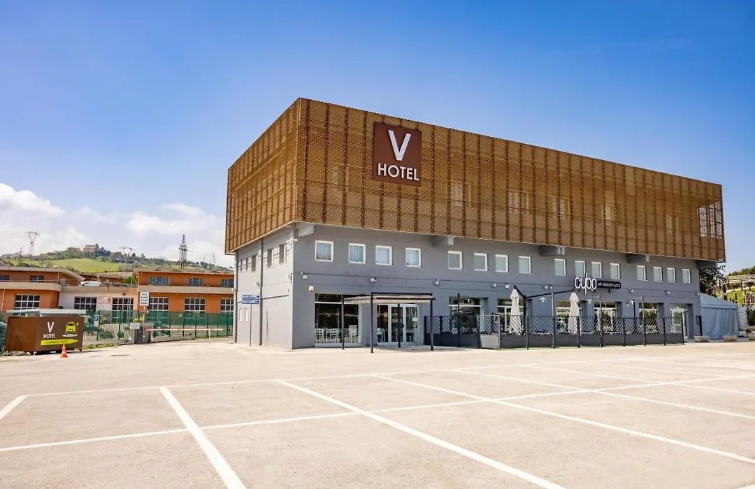 V Hotel-1